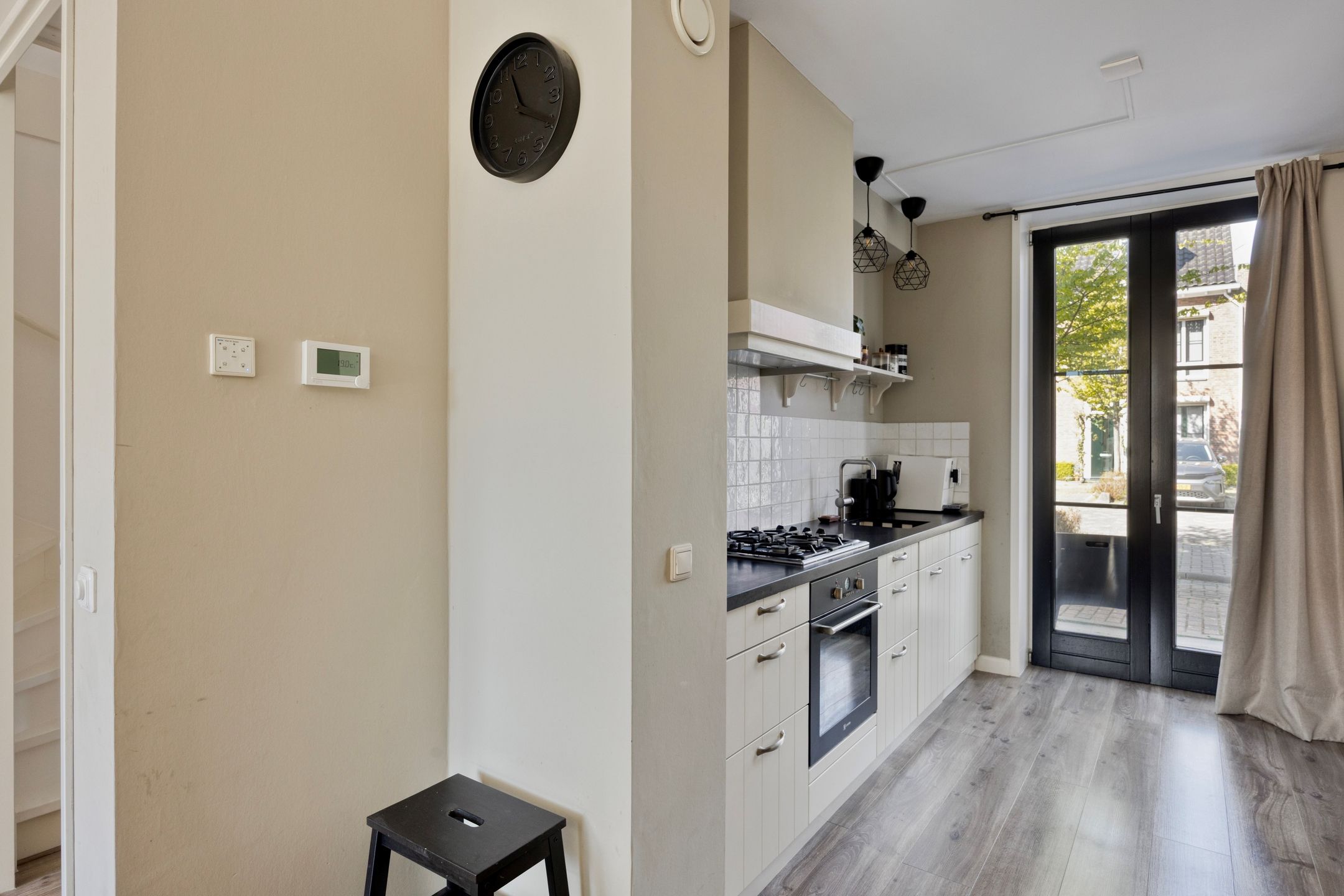 Modern family home with 5 bedrooms and plenty of living space — 12