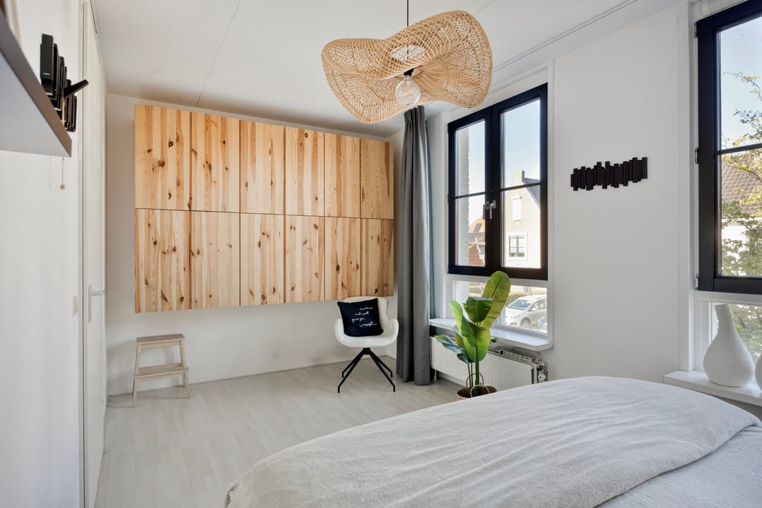 Modern family home with 5 bedrooms and plenty of living space — 16