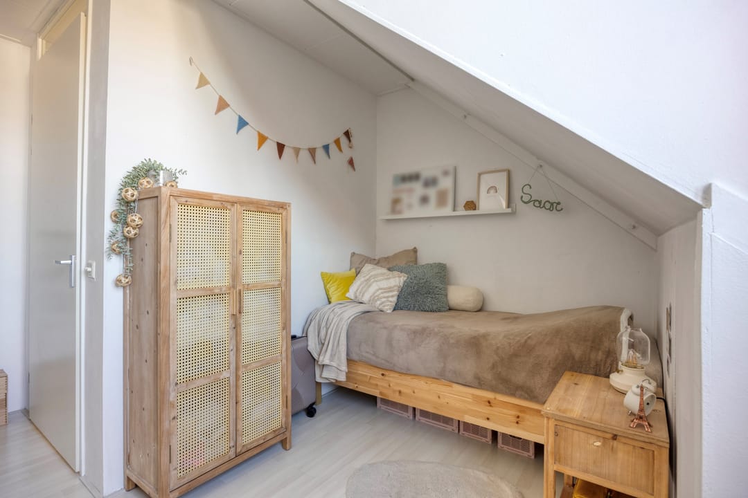 Modern family home with 5 bedrooms and plenty of living space — 22
