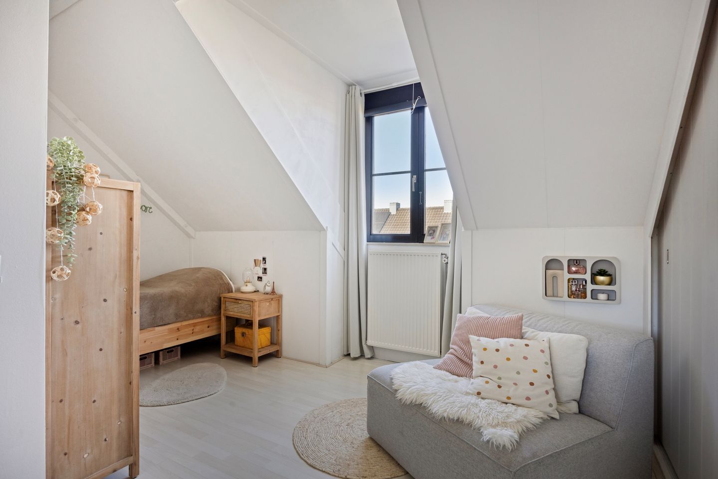 Modern family home with 5 bedrooms and plenty of living space — 25