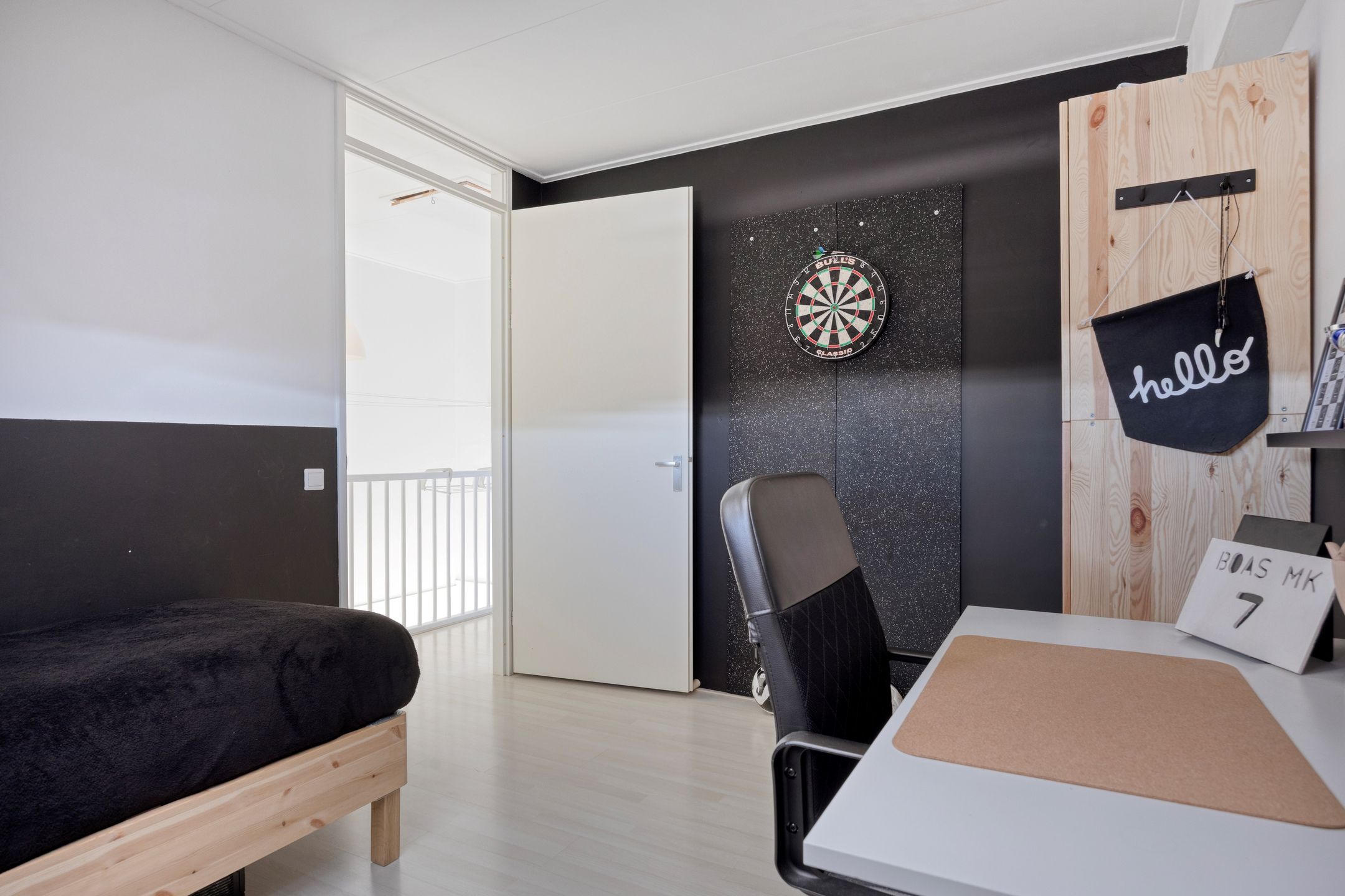 Modern family home with 5 bedrooms and plenty of living space — 27