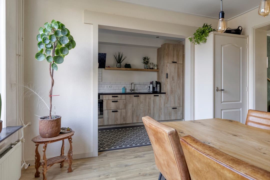 Spacious corner home with four bedrooms in Sommelsdijk center — 13