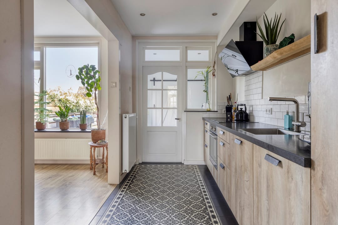 Spacious corner home with four bedrooms in Sommelsdijk center — 16