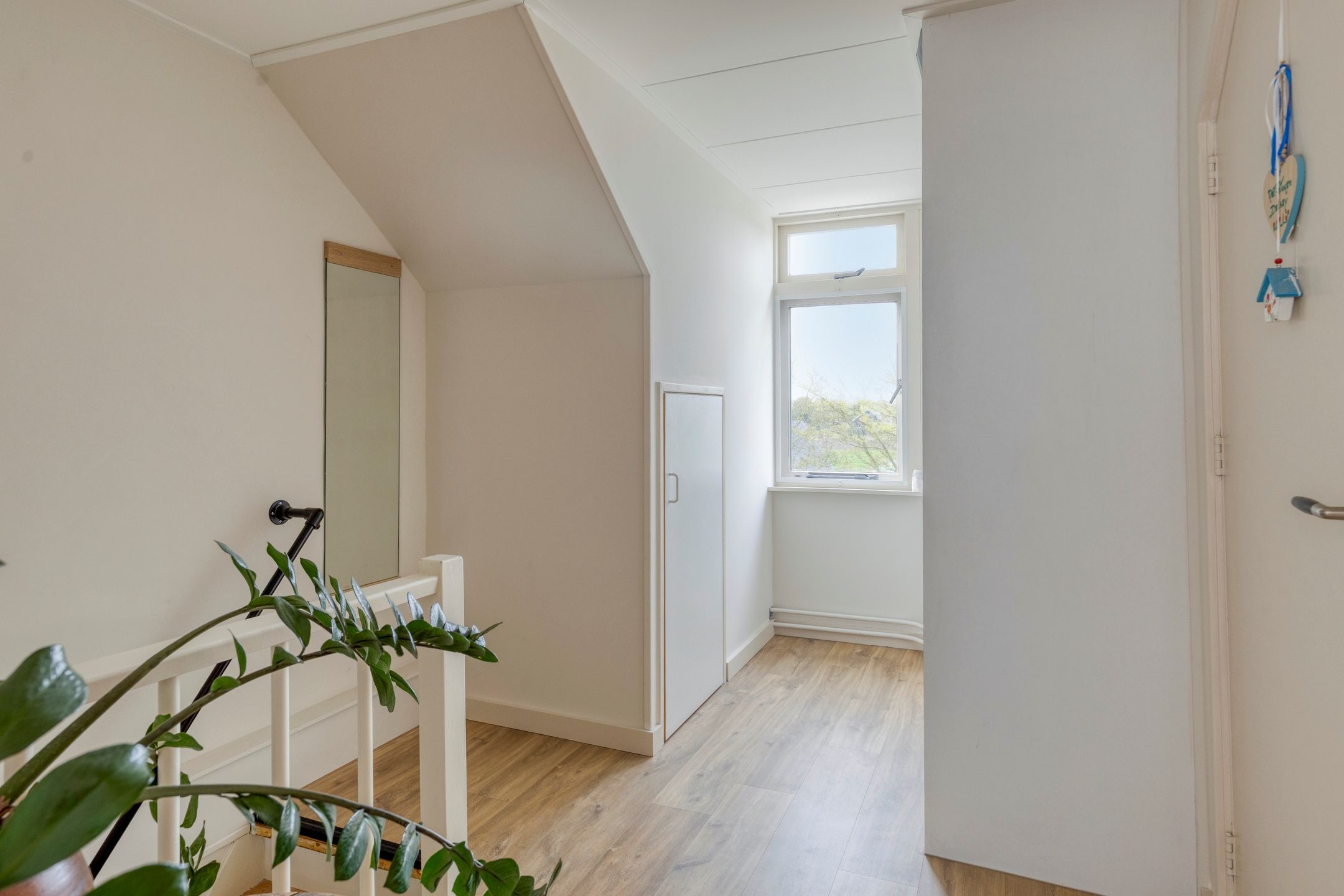Spacious corner home with four bedrooms in Sommelsdijk center — 21