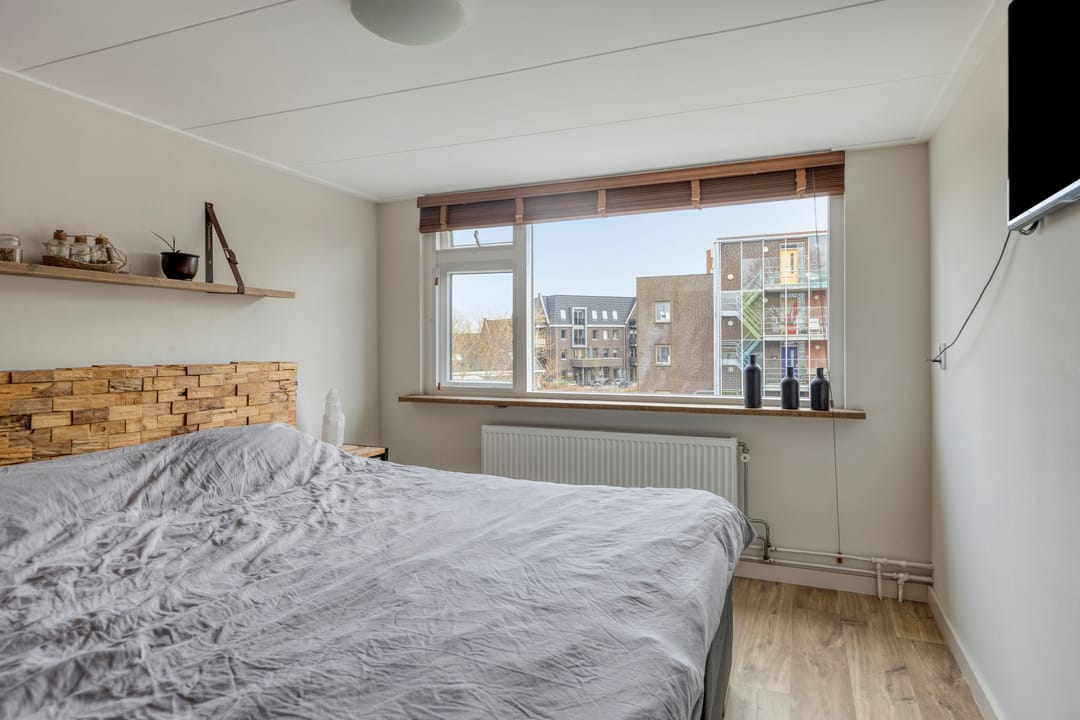 Spacious corner home with four bedrooms in Sommelsdijk center — 23