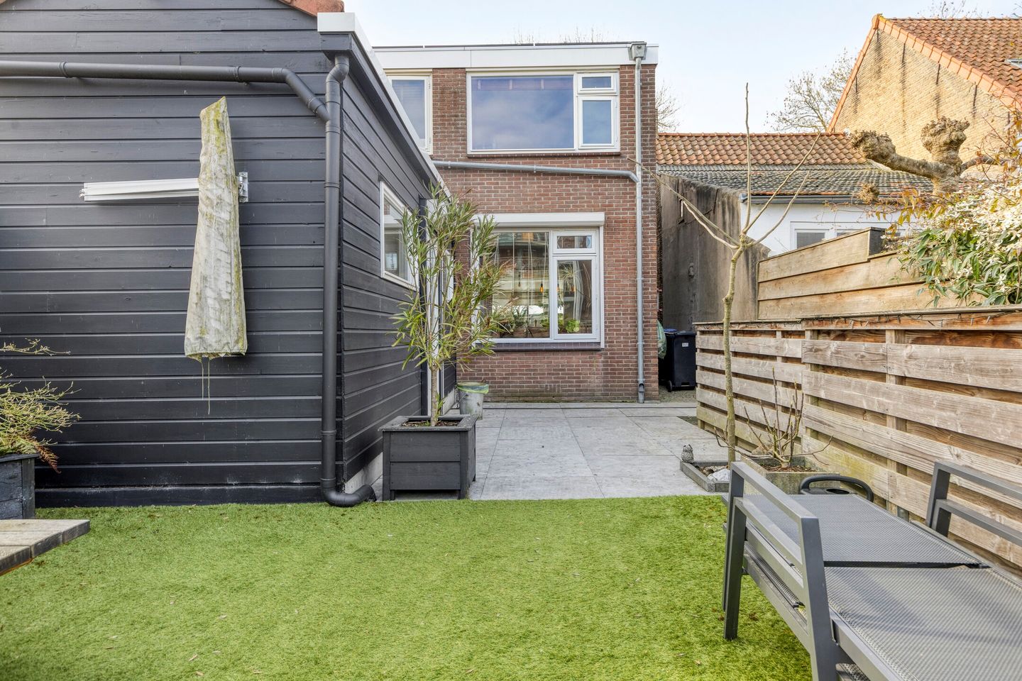 Spacious corner home with four bedrooms in Sommelsdijk center — 29