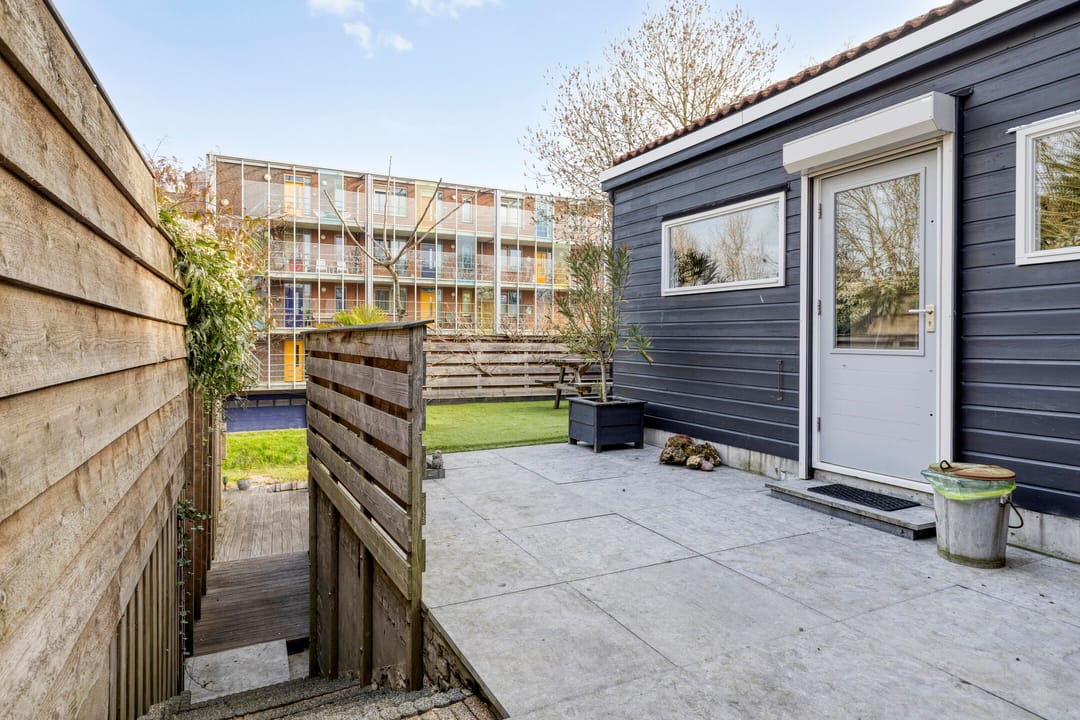 Spacious corner home with four bedrooms in Sommelsdijk center — 32