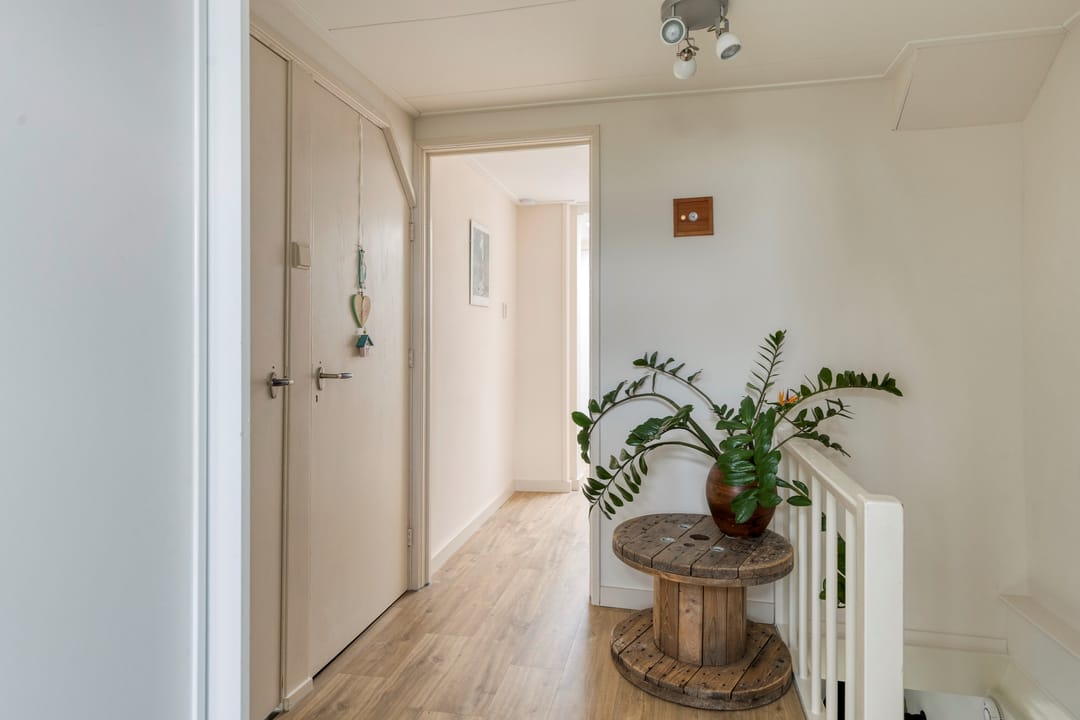 Spacious corner home with four bedrooms in Sommelsdijk center — 22