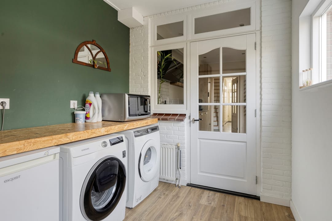Spacious corner home with four bedrooms in Sommelsdijk center — 17