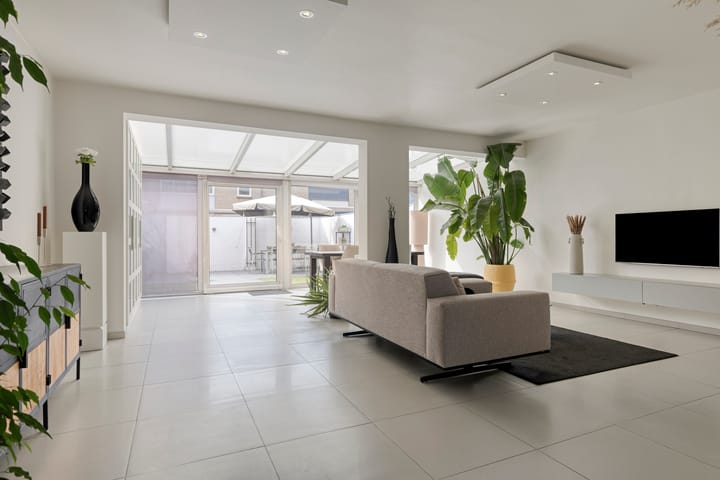 Photo 2 of Staringstraat 61