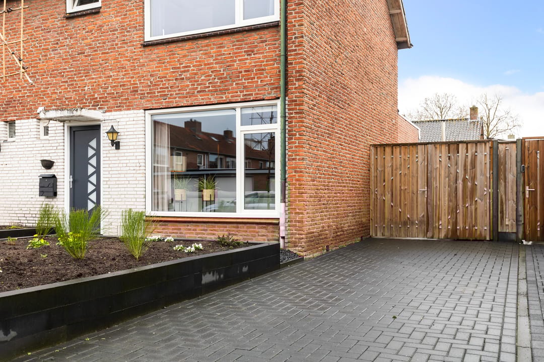 Foto 7 van J.D. van der Waalsstraat 23