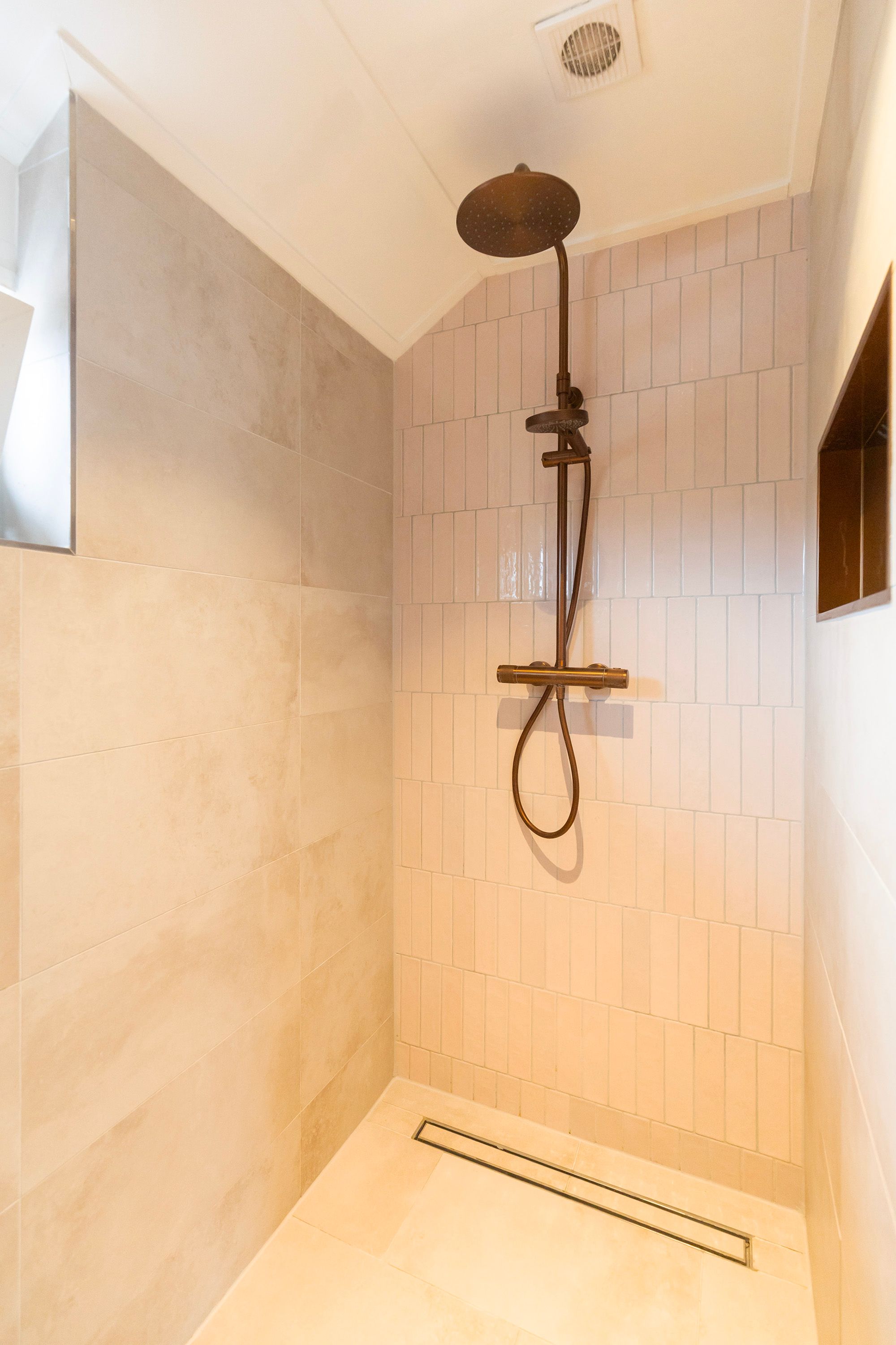 Foto 36 van J.D. van der Waalsstraat 23