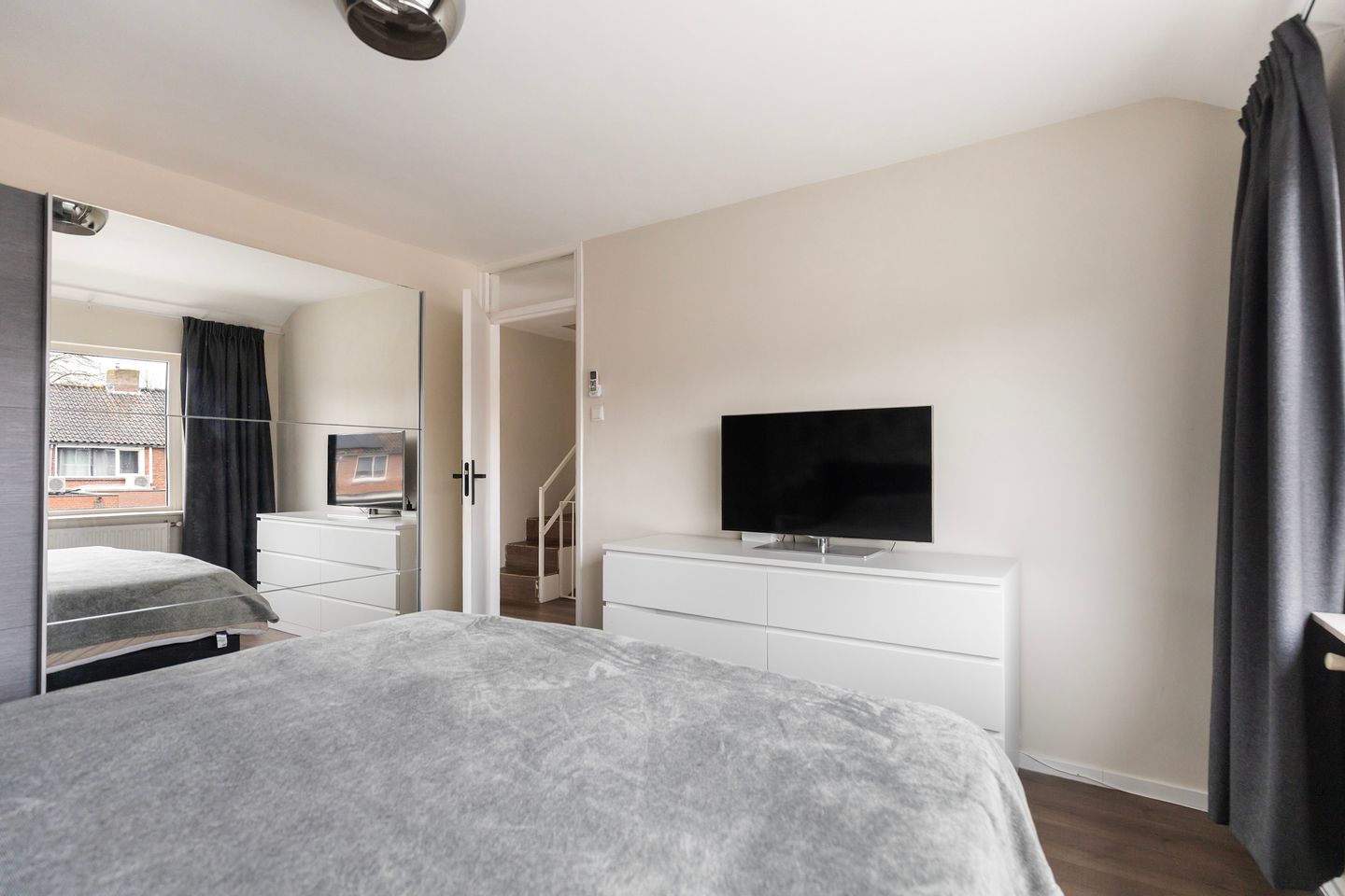 Foto 34 van J.D. van der Waalsstraat 23