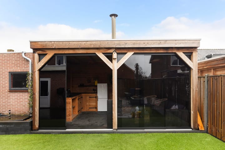 Photo 4 of J.D. van der Waalsstraat 23