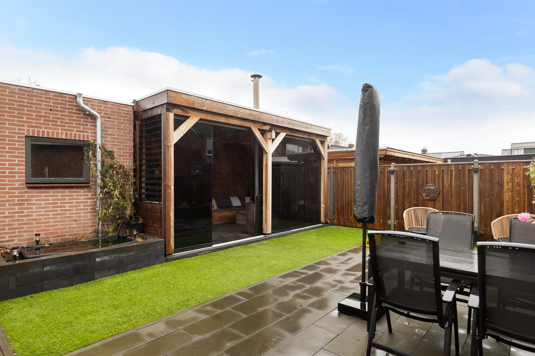 Foto 28 van J.D. van der Waalsstraat 23