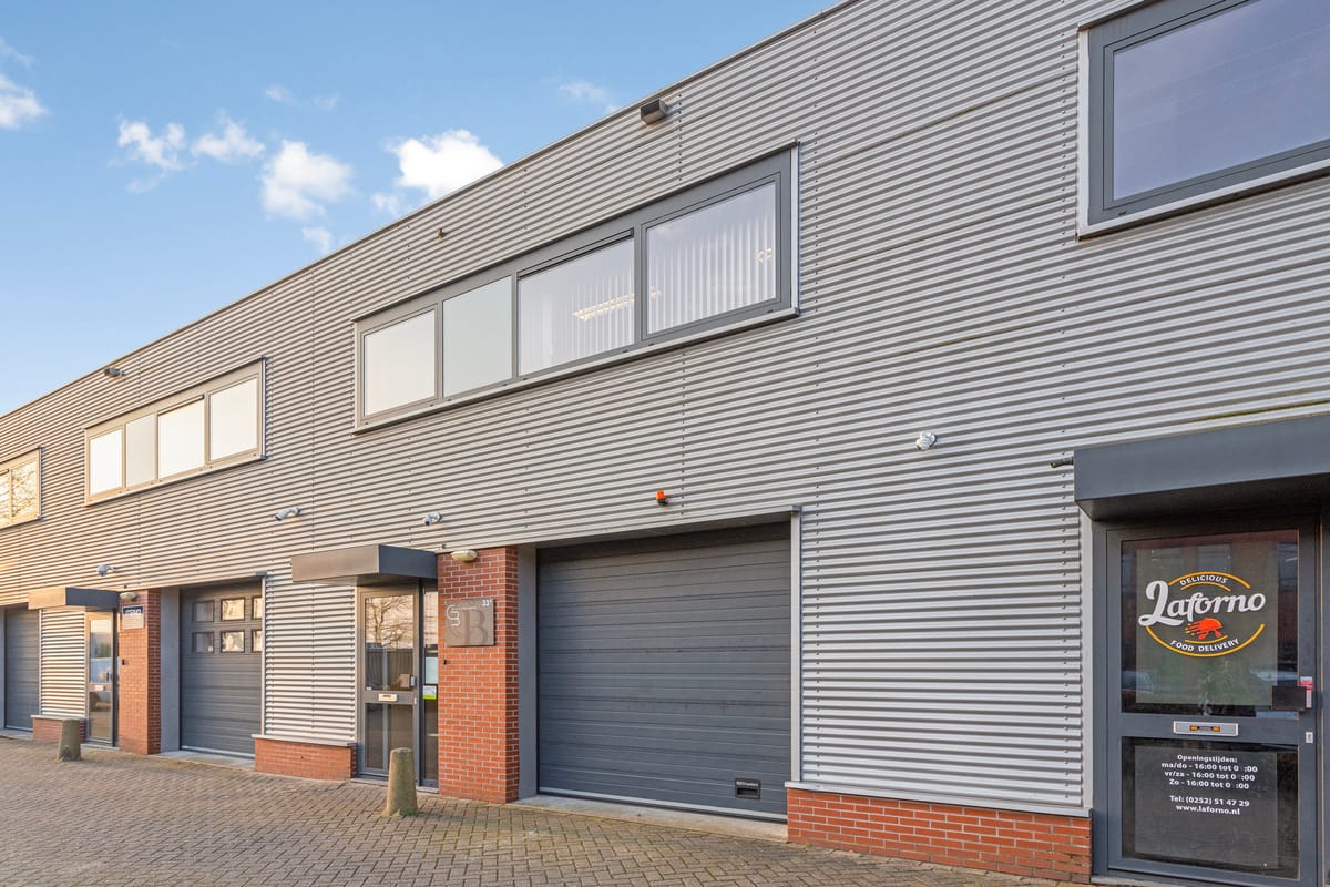 View photo 2 of Luzernestraat 33-A