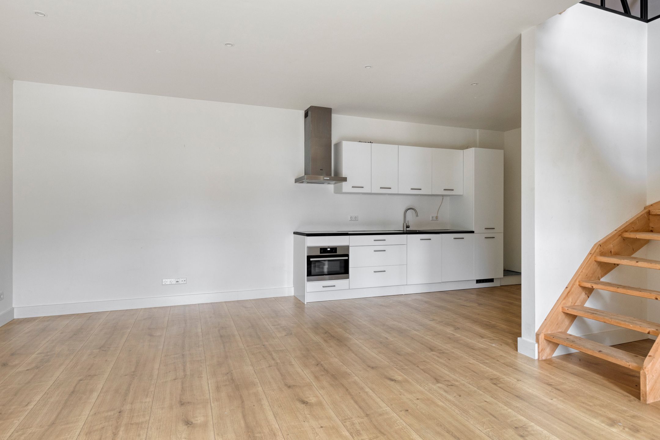 Photo 9 of Van Limburg Stirumlaan 36