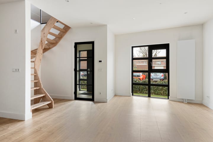 Foto 2 van Van Limburg Stirumlaan 36