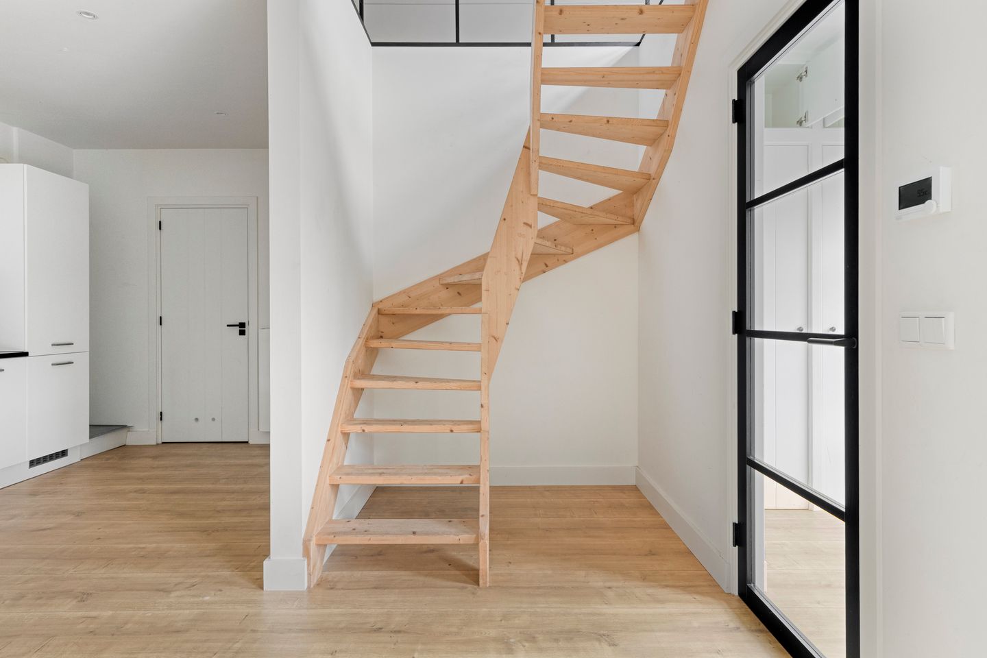 Photo 19 of Van Limburg Stirumlaan 36