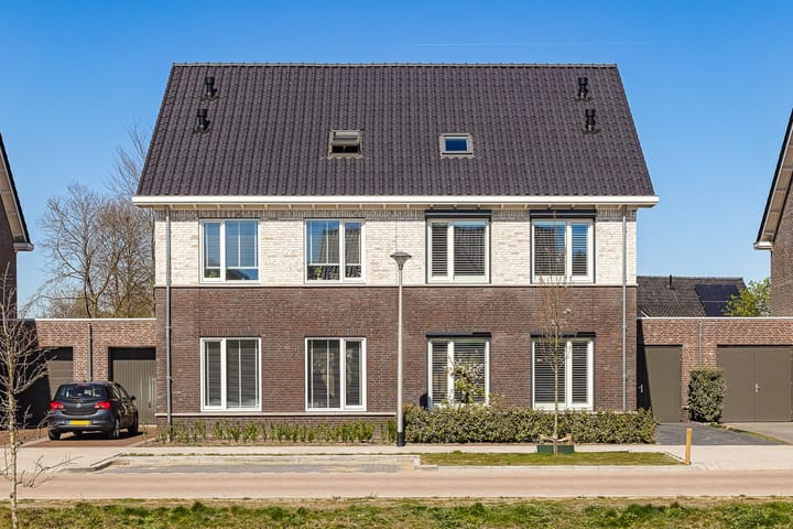 Photo 2 of Damhertstraat 14