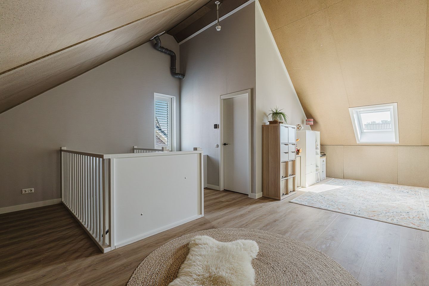 Photo 35 of Damhertstraat 14