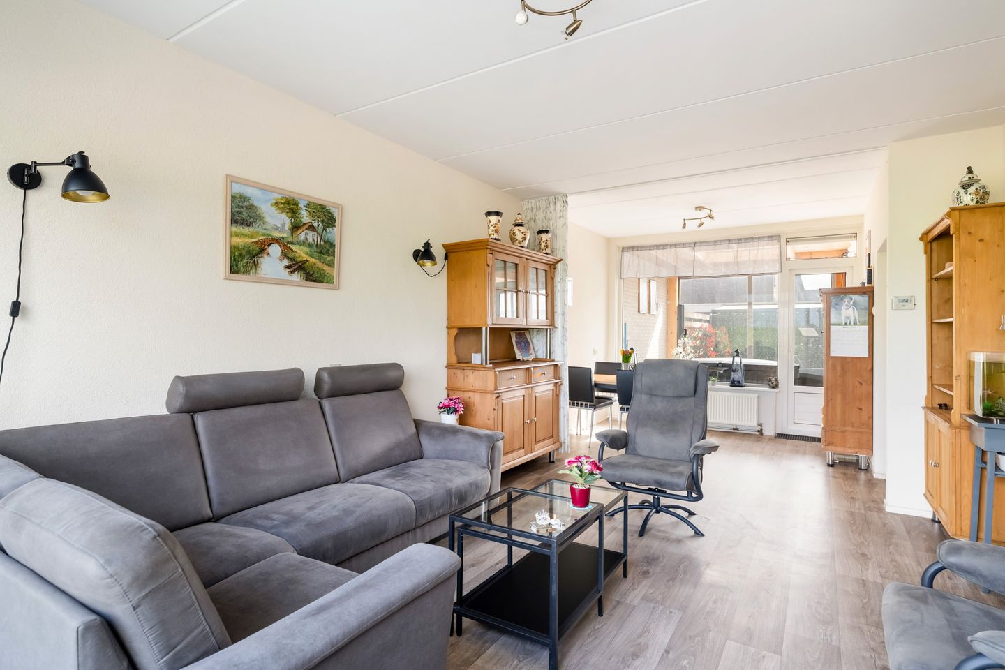 Spacious corner house with dijk view, garden and two parking spaces — 14