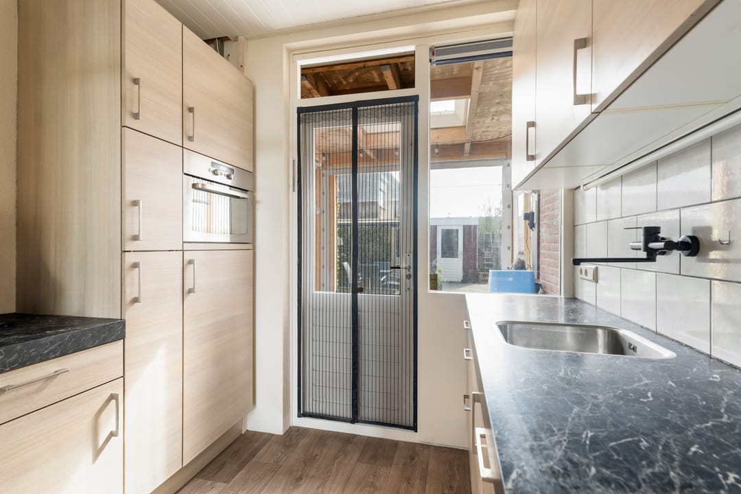 Spacious corner house with dijk view, garden and two parking spaces — 22