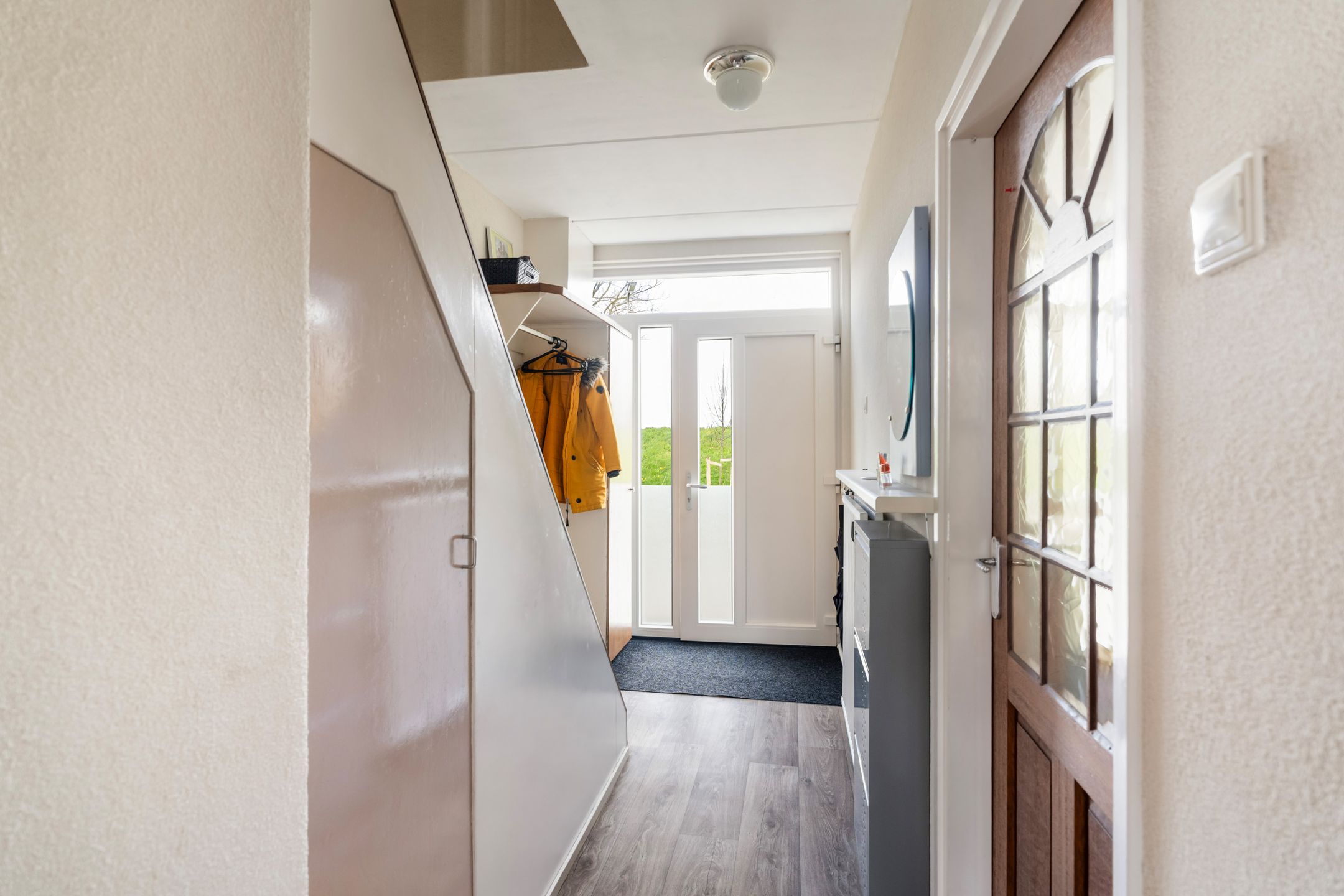 Spacious corner house with dijk view, garden and two parking spaces — 12