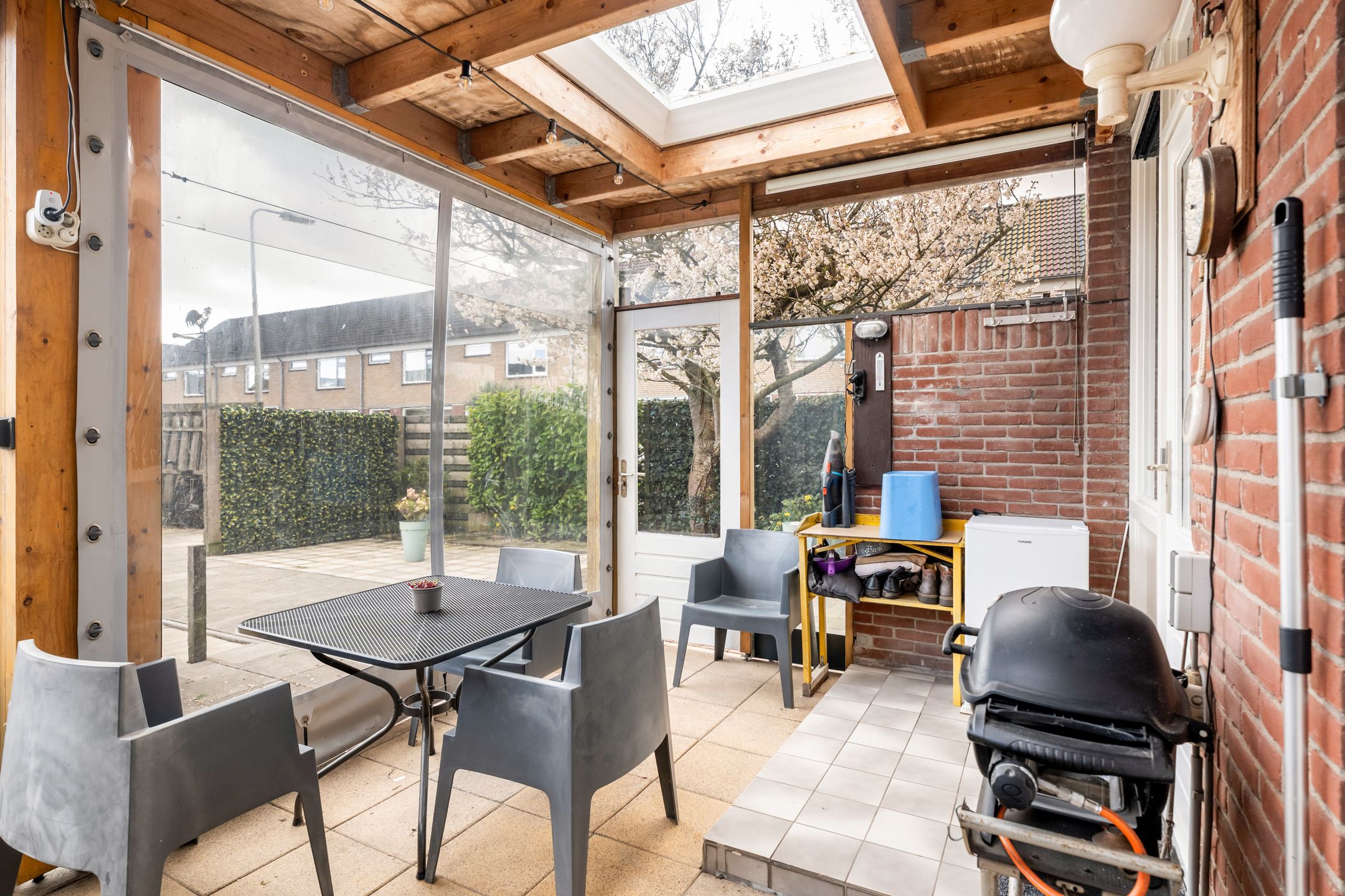 Spacious corner house with dijk view, garden and two parking spaces — 27