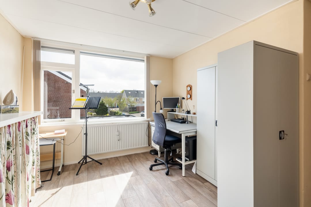 Spacious corner house with dijk view, garden and two parking spaces — 41