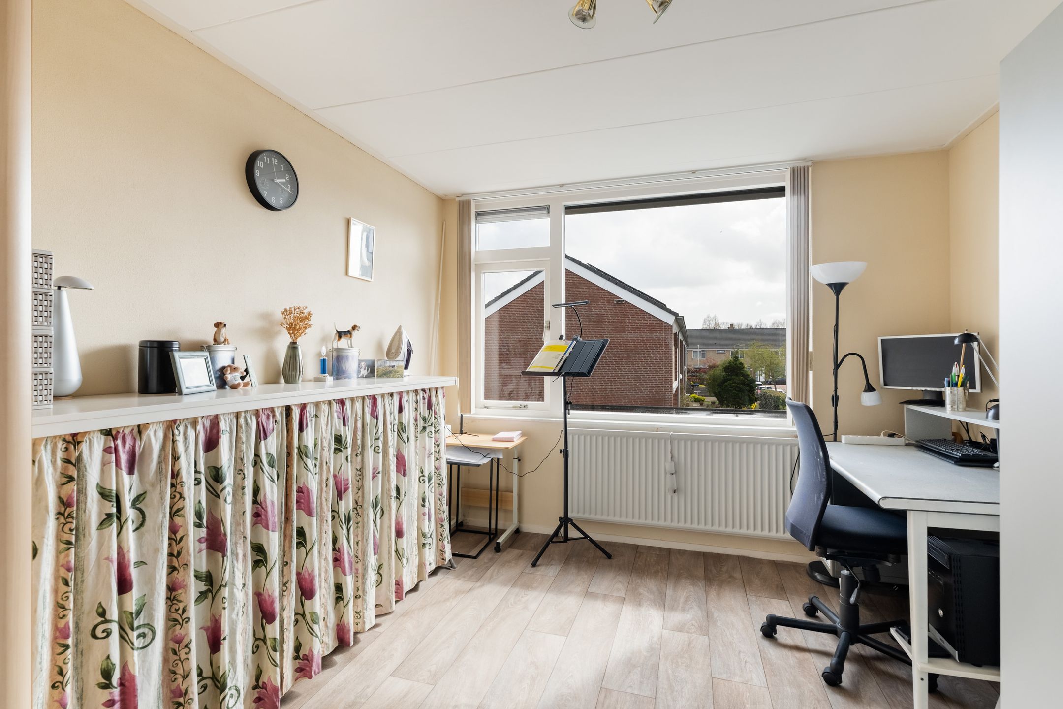 Spacious corner house with dijk view, garden and two parking spaces — 42