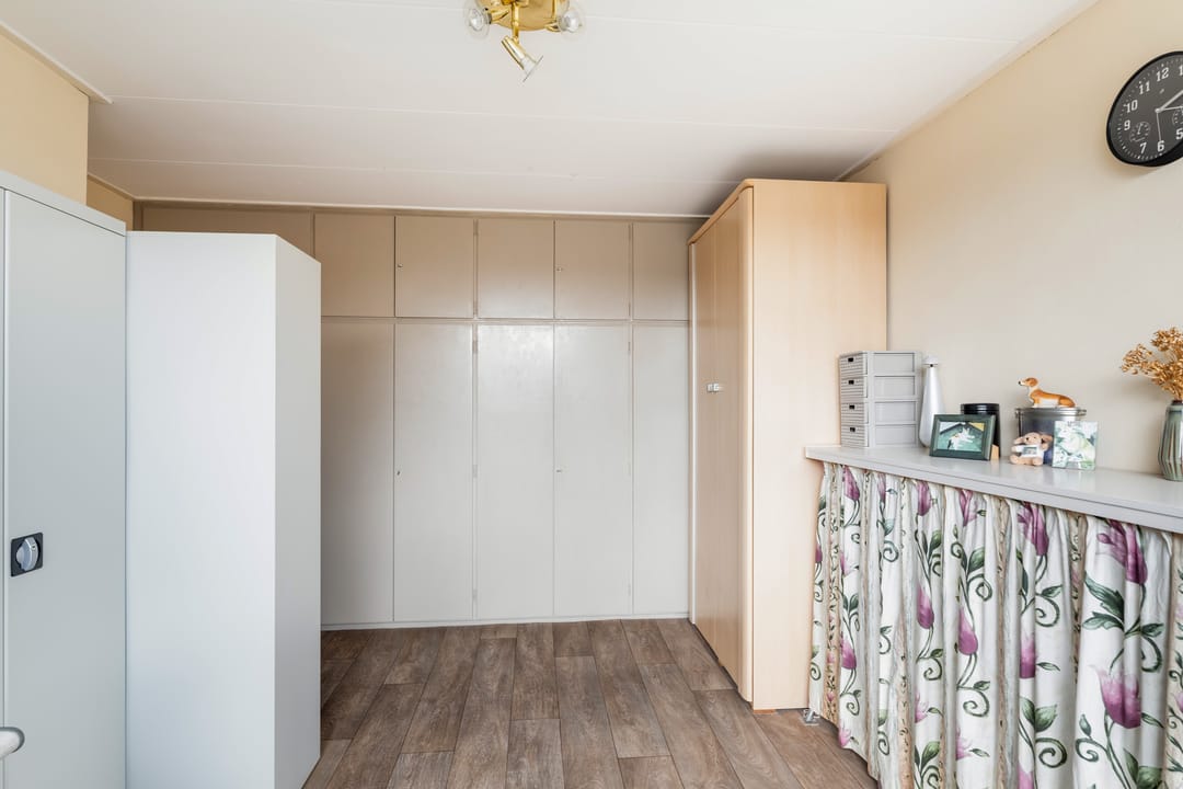 Spacious corner house with dijk view, garden and two parking spaces — 43