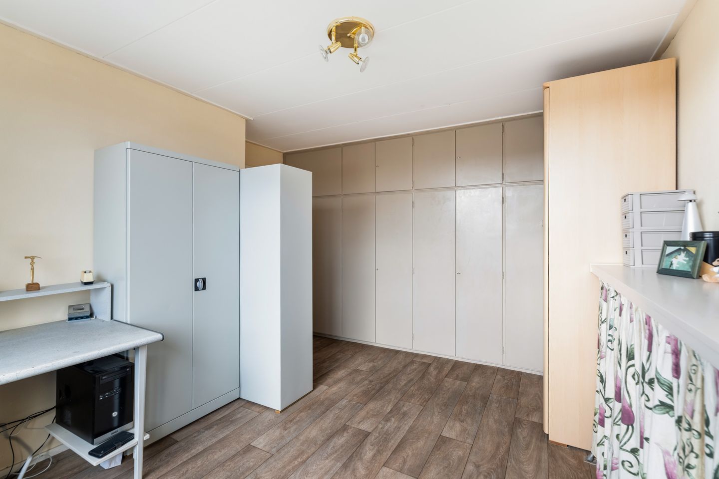 Spacious corner house with dijk view, garden and two parking spaces — 44