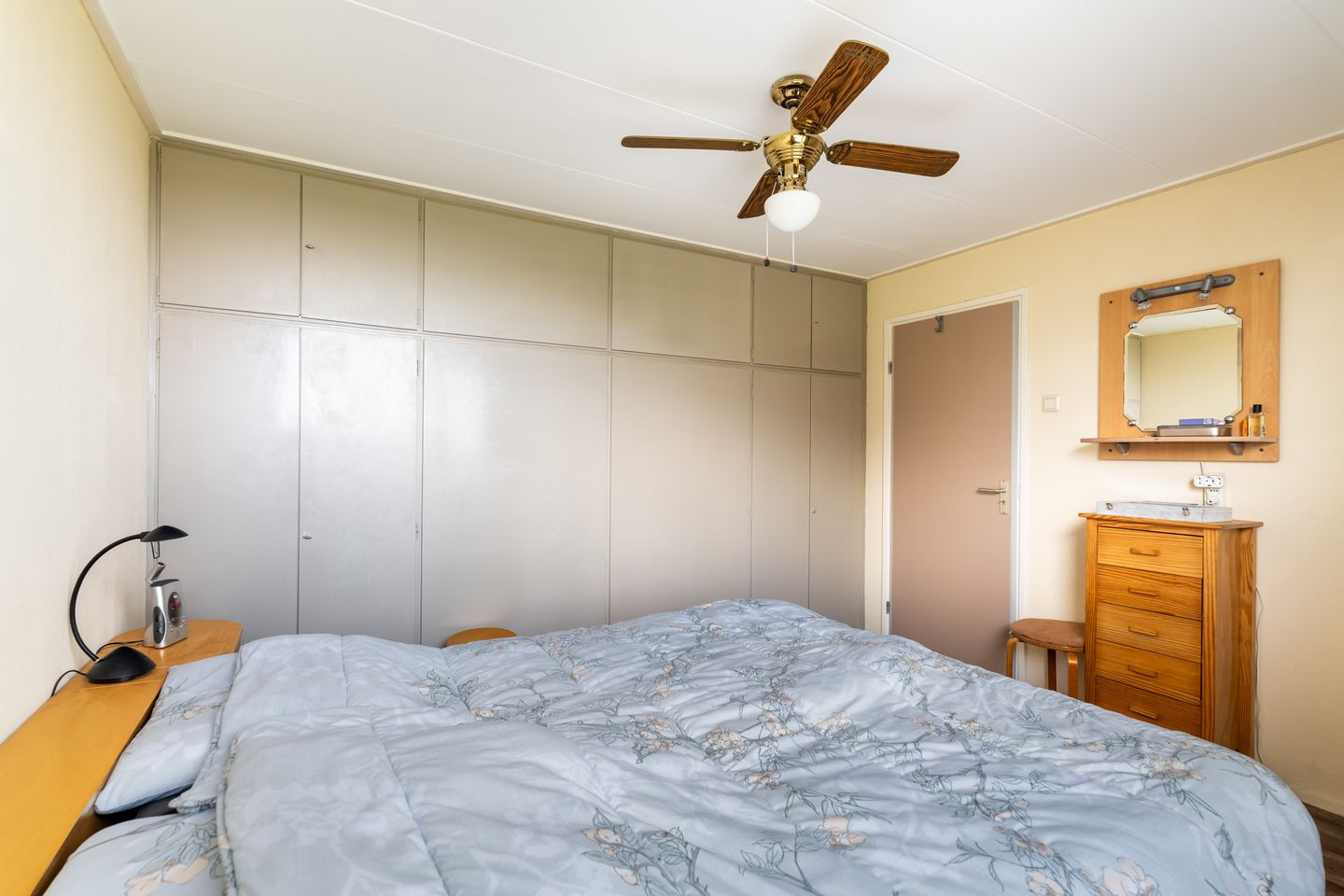 Spacious corner house with dijk view, garden and two parking spaces — 40