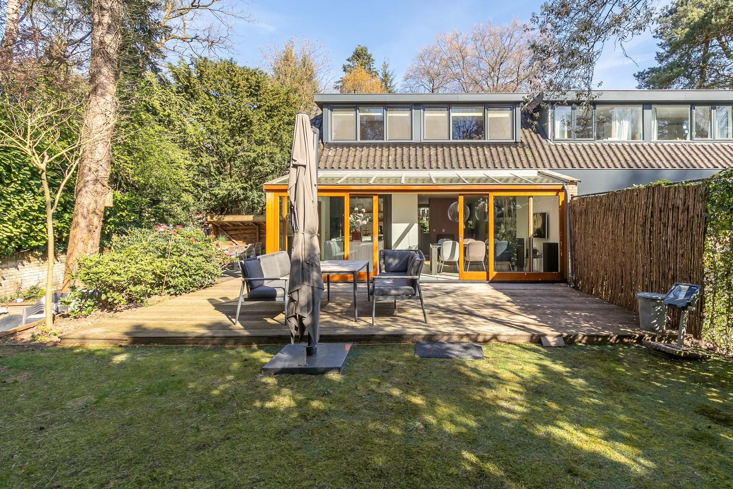 Modern Villa with A Label in Woodland Soestduinen — 34