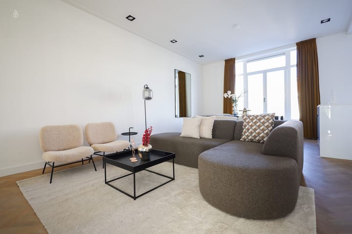 Photo 2 of Van Eeghenstraat 58-3