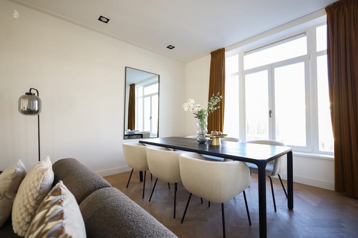 Photo 5 of Van Eeghenstraat 58-3