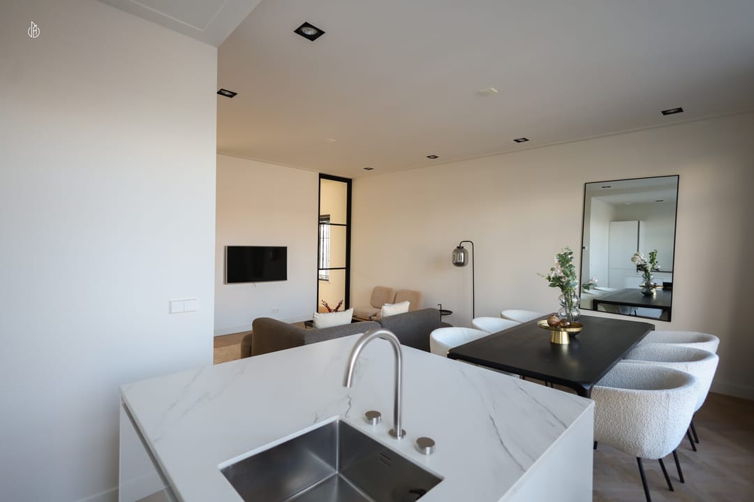 Photo 7 of Van Eeghenstraat 58-3