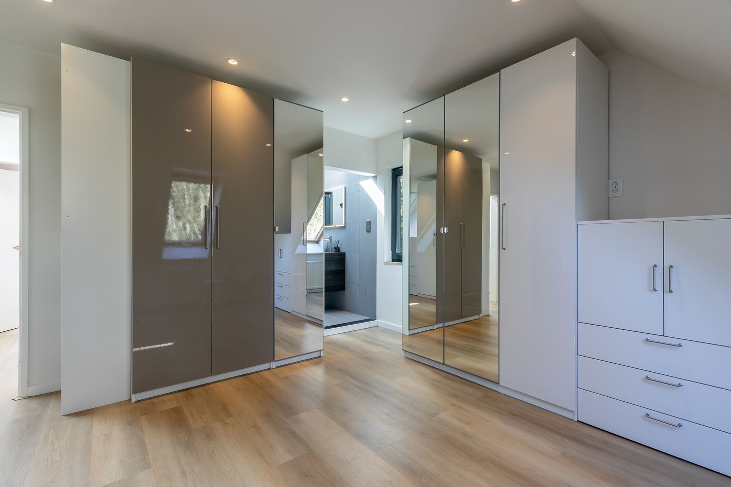 Modern Villa with A Label in Woodland Soestduinen — 49