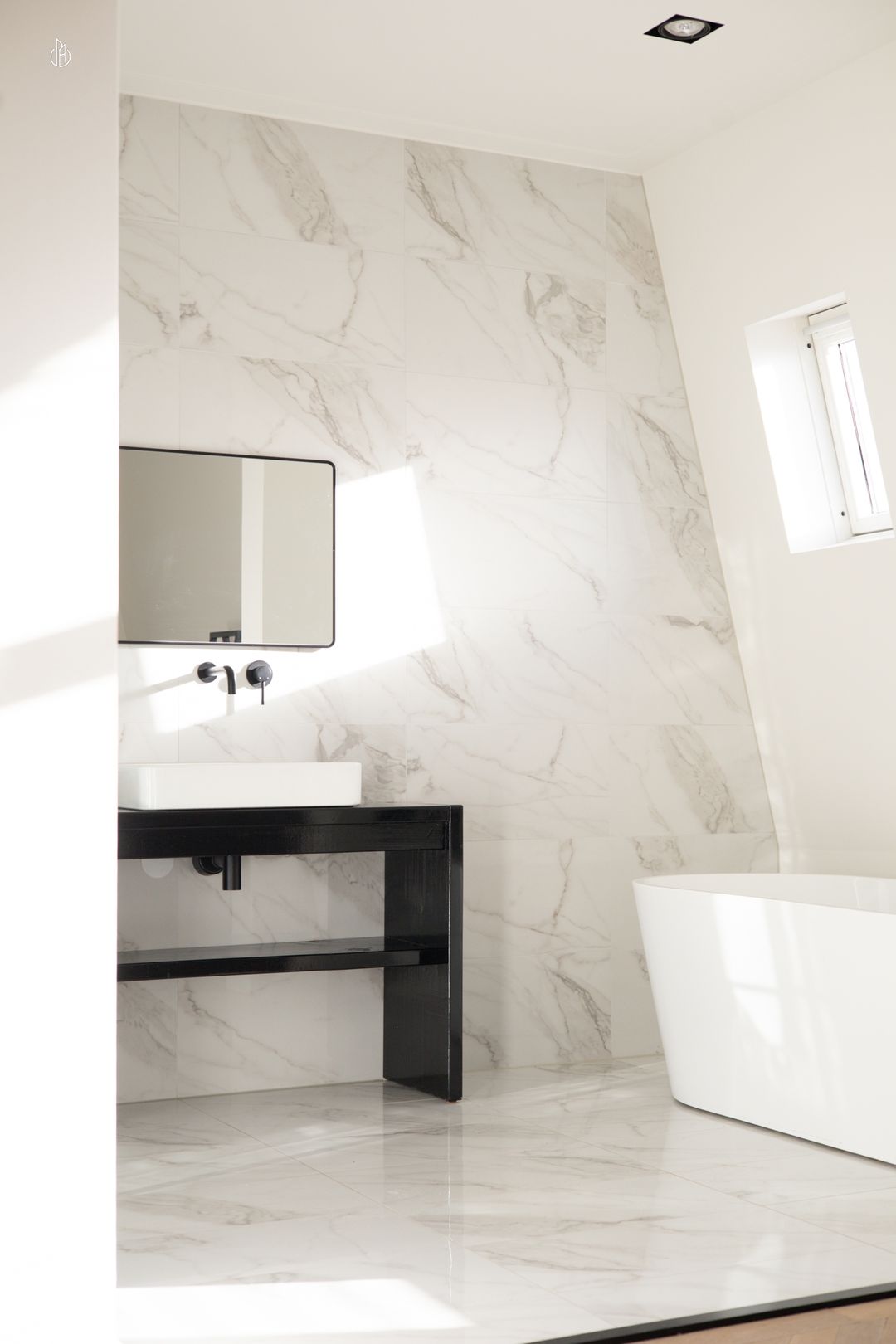 Photo 17 of Van Eeghenstraat 58-3