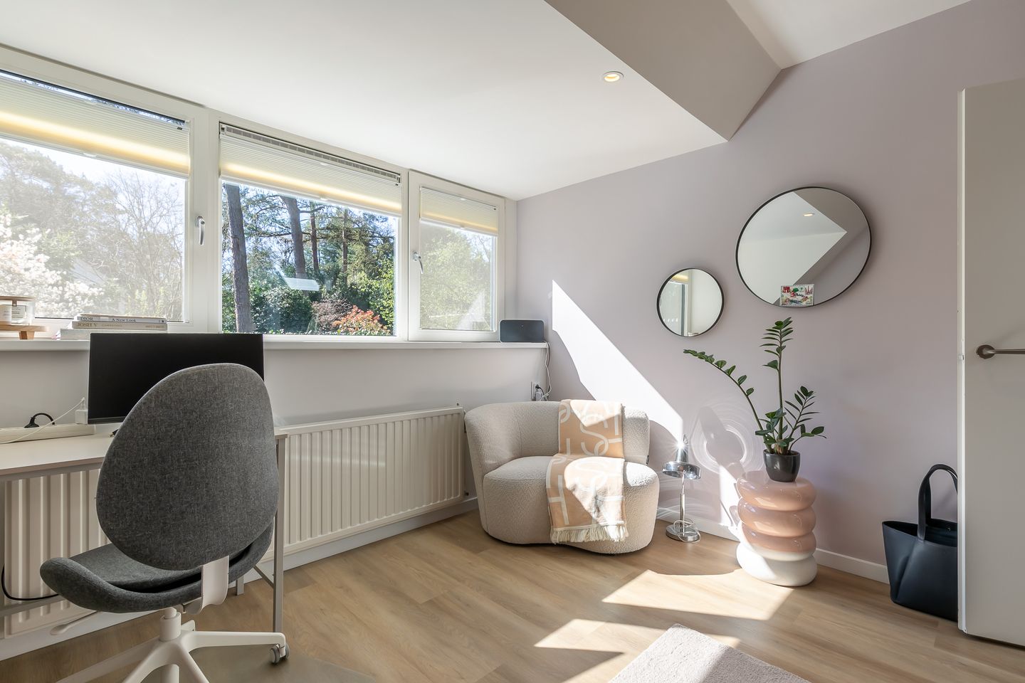 Modern Villa with A Label in Woodland Soestduinen — 44
