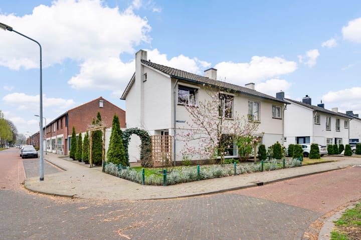 Foto 4 van Doctor Poelsstraat 2