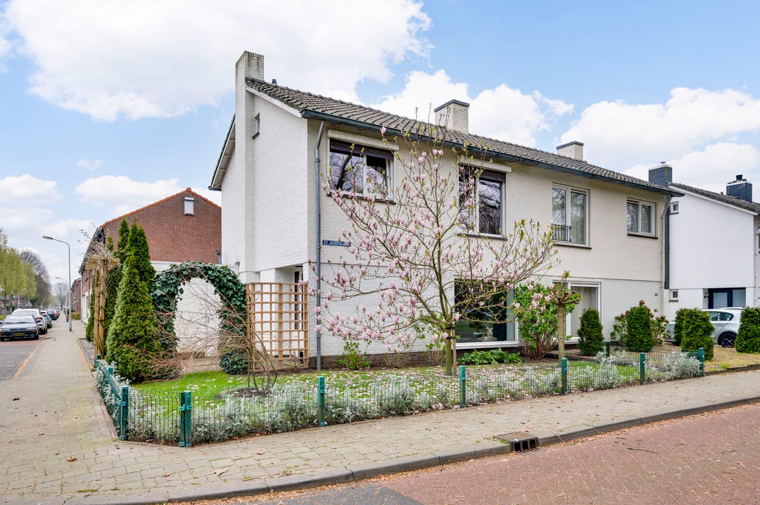 Photo 1 of Doctor Poelsstraat 2