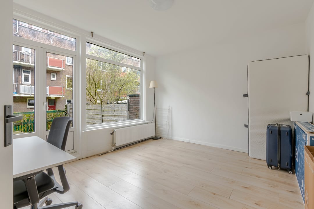 Photo 2 of Nieuwenhoornstraat 111-A