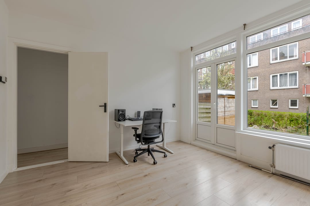 Photo 16 of Nieuwenhoornstraat 111-A