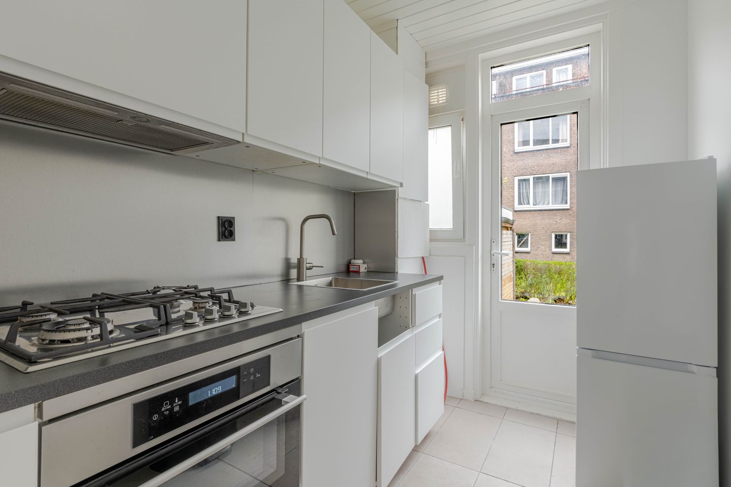 Photo 4 of Nieuwenhoornstraat 111-A