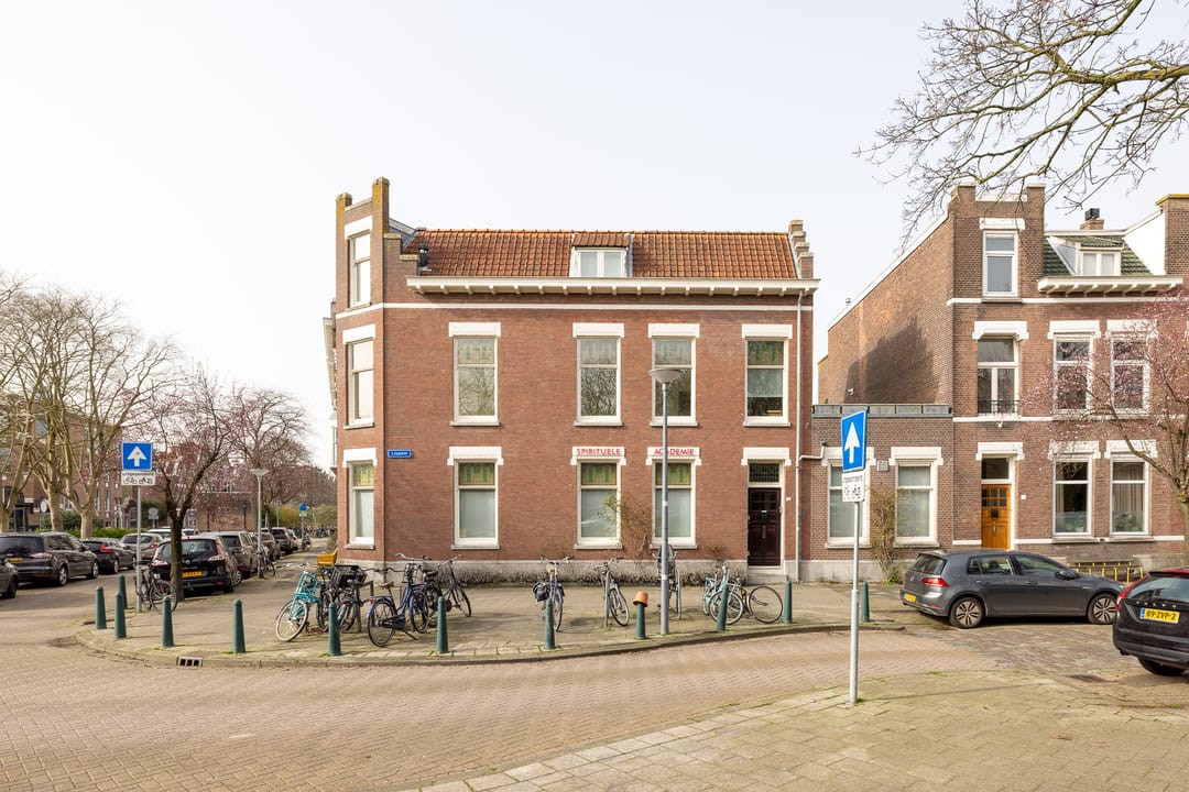 Spacious Corner House with Roof Terrace in Liskwartier, Rotterdam — 41