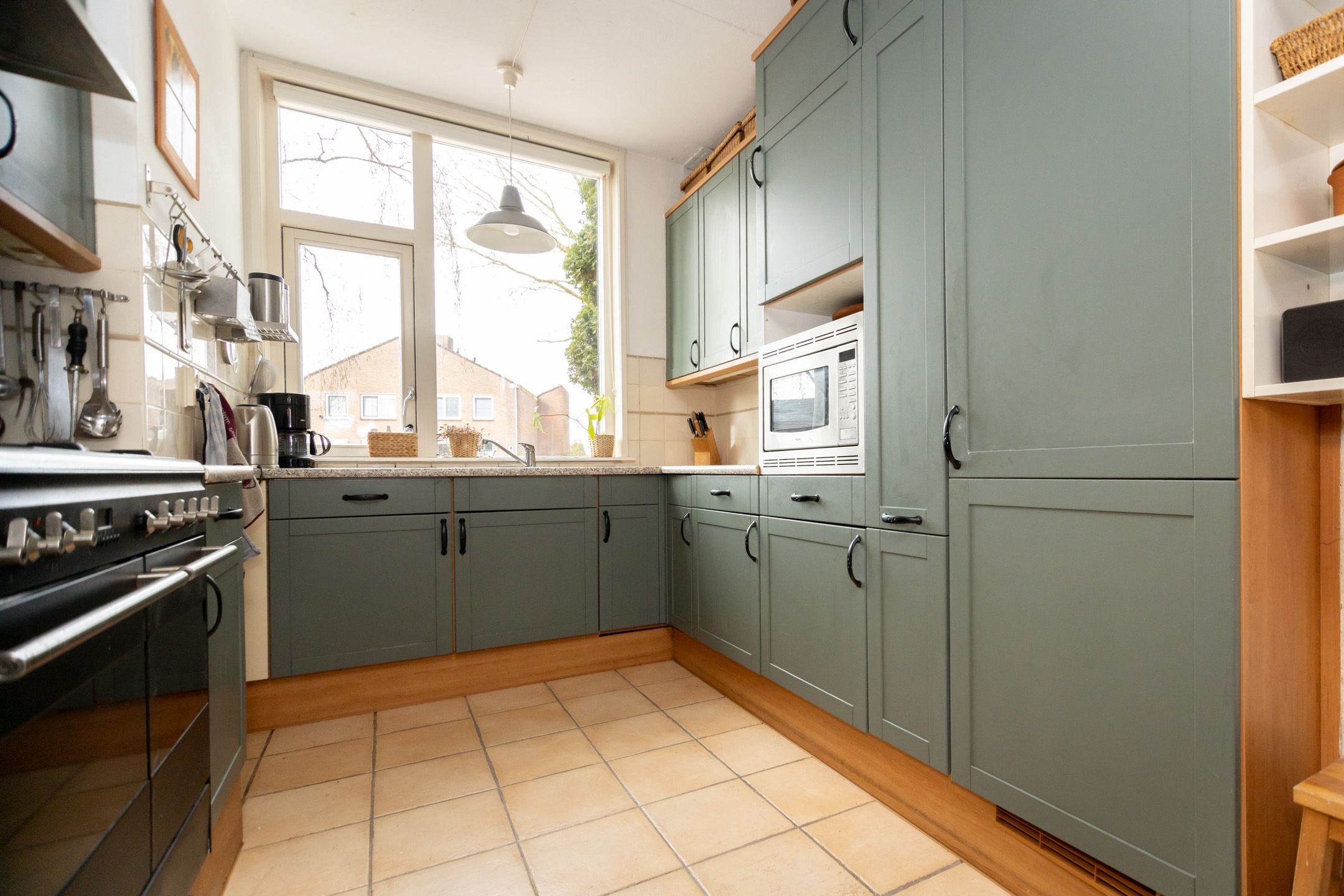 Spacious Family Home with 5 Bedrooms and Optional Carport — 14