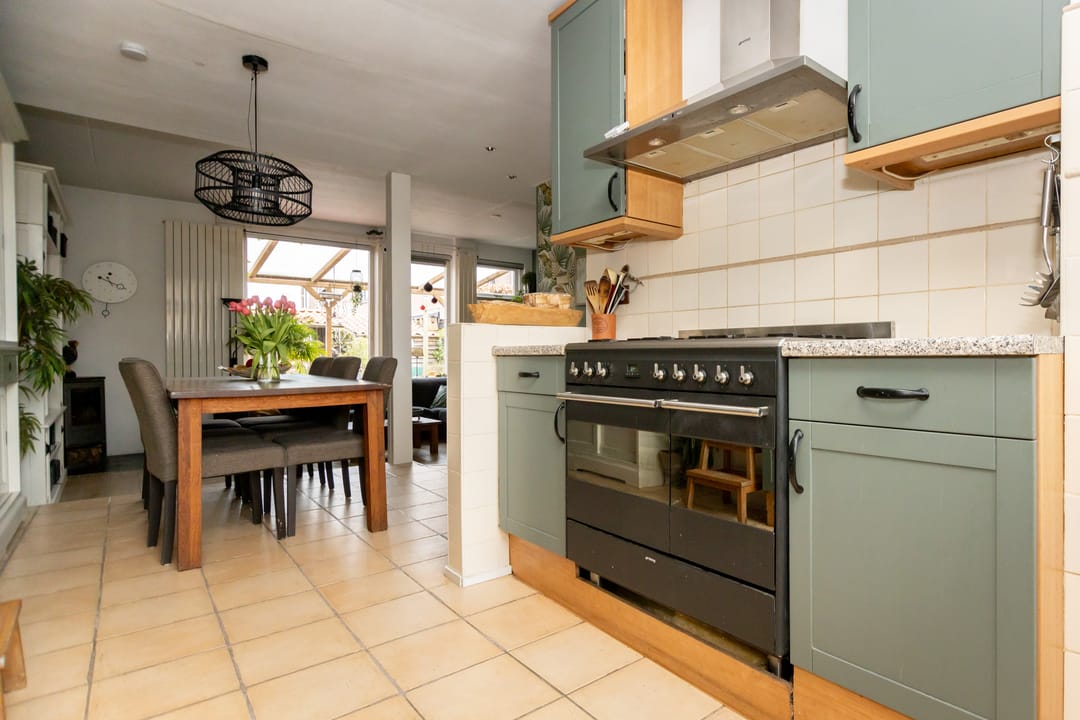 Spacious Family Home with 5 Bedrooms and Optional Carport — 16