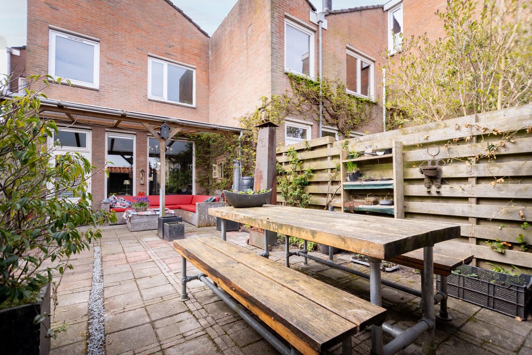 Spacious Family Home with 5 Bedrooms and Optional Carport — 40